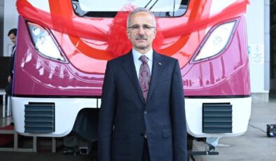 Bakan Uraloğlu’ndan İstanbullulara müjde: Sürücüsüz metrolar hizmete alınıyor