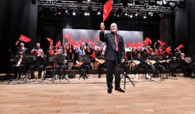 Kocaeli Üniversitesi’nde Türk Halk Müziği Korosu 29 Yıldır Şef İsmet Ünsal İle Faaliyetlerine Devam Ediyor