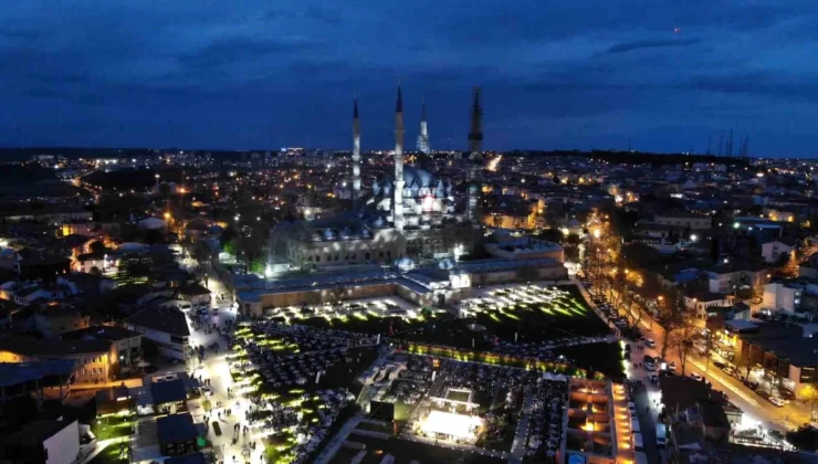 Edirne’de 5 Bin Kişi Selimiye Camii’nde İftar Yaptı