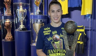 Fenerbahçe Kadın Basketbol Takımı 4 Kupalı Sezonu Gururla Tamamladı