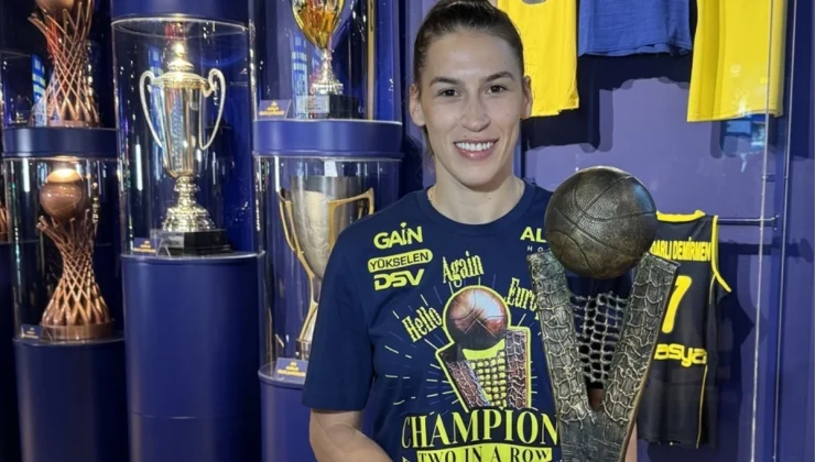 Fenerbahçe Kadın Basketbol Takımı 4 Kupalı Sezonu Gururla Tamamladı