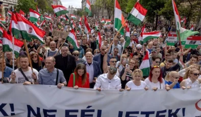 Macaristan’da Peter Magyar’ın Gösterisi: Orban Hükümeti İstifa Etmeli