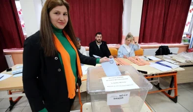 Türkiye sandık başında! 32 ilde oy verme işlemi başladı