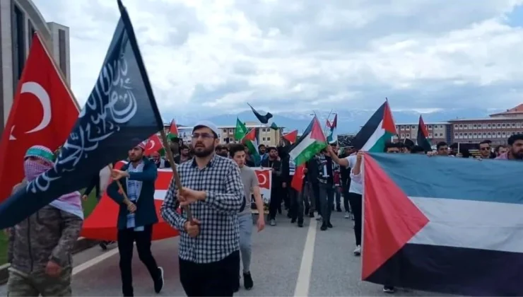 Erzincan Binali Yıldırım Üniversitesi öğrencileri Gazze için yürüdü