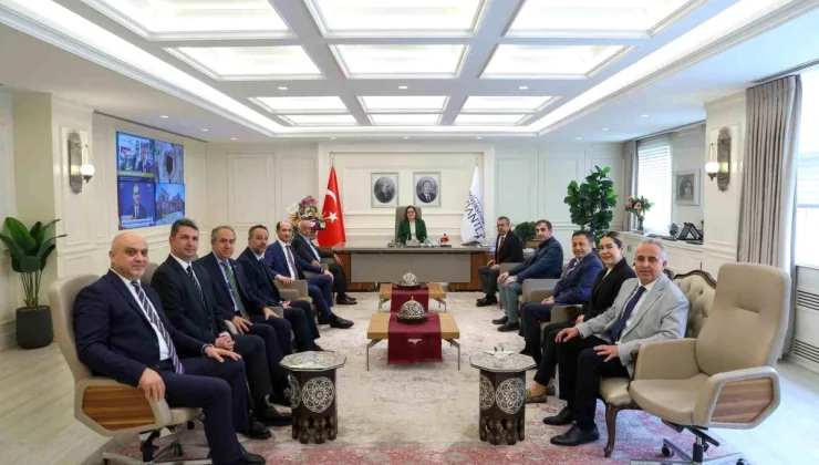 Güneydoğu Anadolu Tekstil ve Hammaddeleri İhracatçıları Birliği ve Kuru Meyve ve Mamulleri İhracatçıları Birliği Başkanları Büyükşehir Belediye Başkanı Fatma Şahin’i ziyaret etti