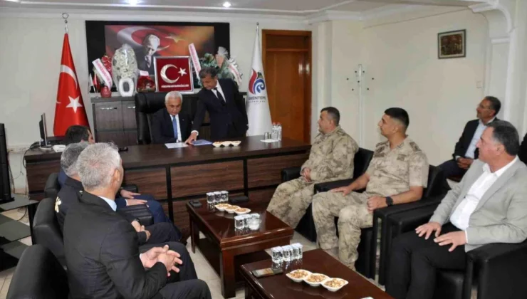 Muş Valisi Avni Çakır, Uzgörür ve Erentepe Belediye Başkanlarına hayırlı olsun ziyaretinde bulundu