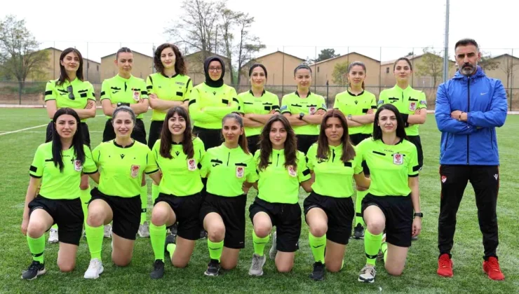 Sivas’ta 35 Kadın Hakem, Yeşil Sahalarda Başarılı Oluyor