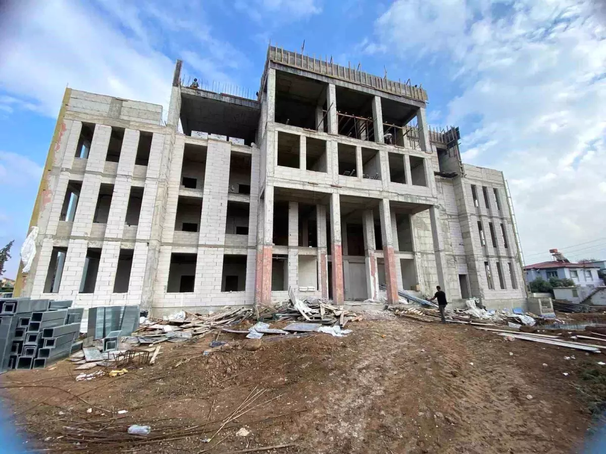 Kumlu’da Hükümet Konağı İnşaatı Devam Ediyor