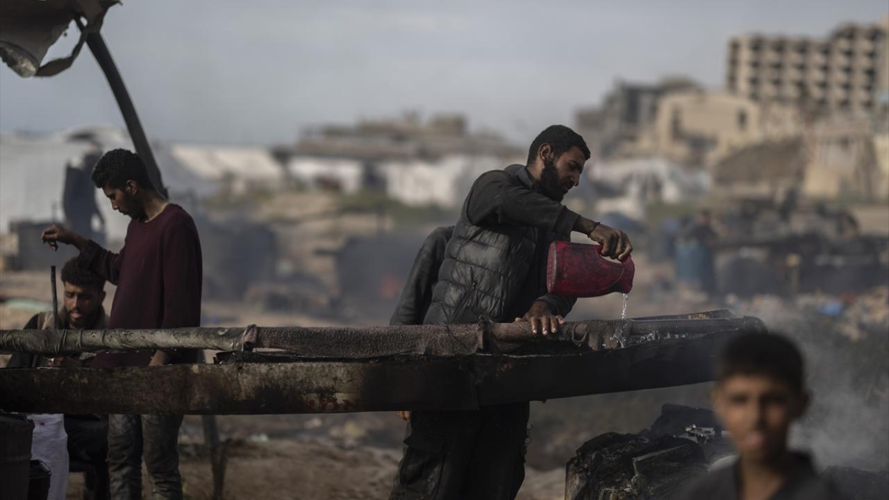 İsrail’in Gazze’ye saldırılarında can kaybı 52 bin 908’e çıktı